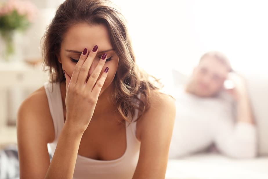 FATTO 12 segni che il tuo ragazzo è ancora emotivamente attaccato alla sua ex moglie 2