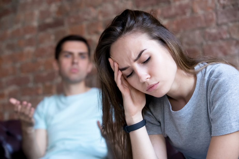 DONE! Early Signs Of A Controlling Man - 13 Red Flags To Look Out For