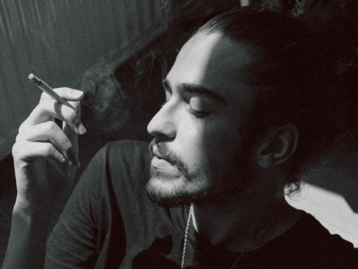 7 Signs He&rsquo;s About To Ghost You Even If He Seems Very Interested