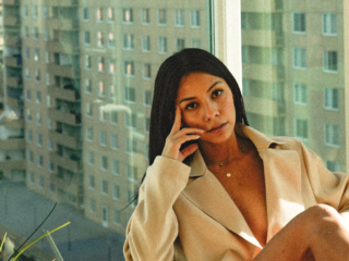 what type of woman is an alpha male attracted to