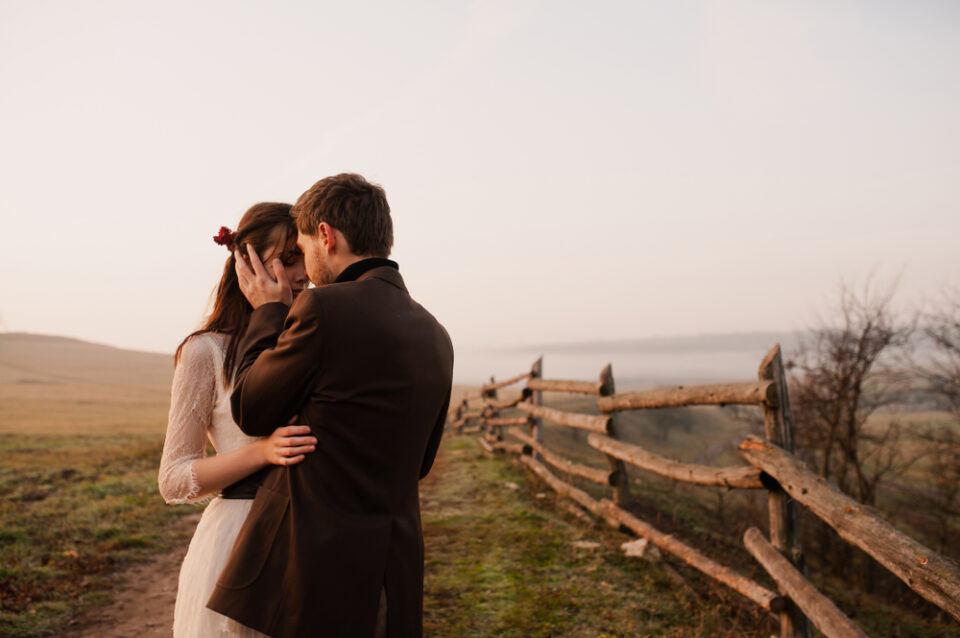 What It Means When A Guy Locks Eyes With You And Doesn't Look Away