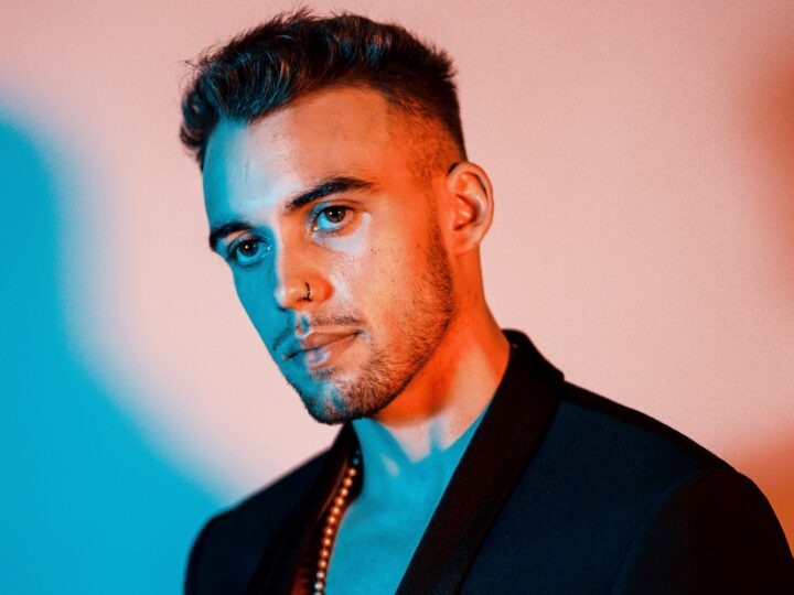 12 Warning Signs She Is Pretending To Love You