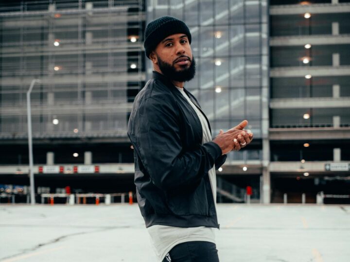 How Does An Alpha Male Pursue A Woman?