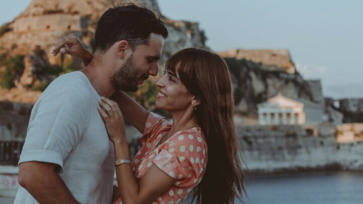 6 Little Things He’ll Do If He Thinks You’re Irreplaceable