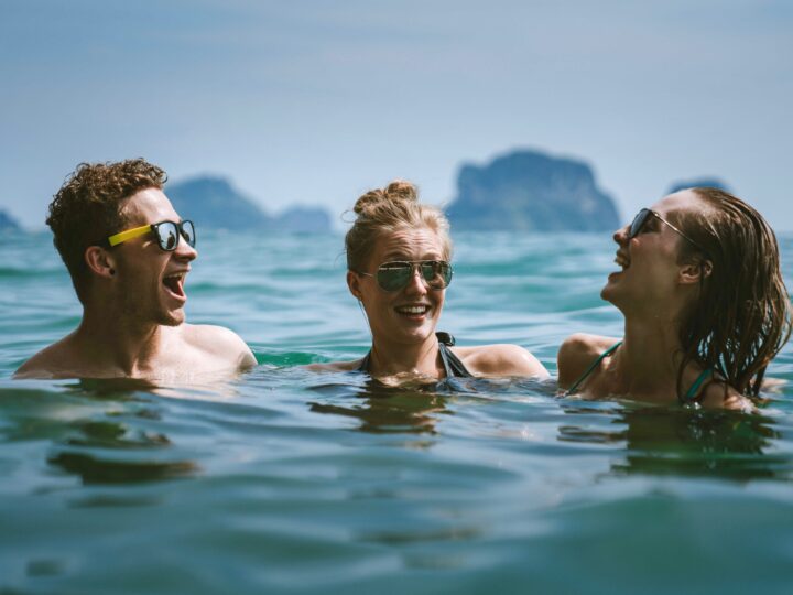 10 Reasonable Boundaries To Set For Your Boyfriend&rsquo;s Female Friends