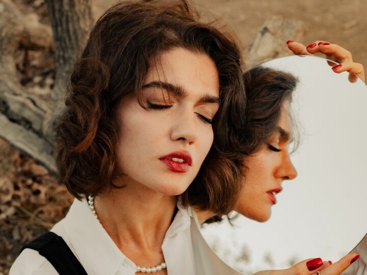 INTP Vs. INFJ: 8 Unmistakable Ways To Tell Them Apart