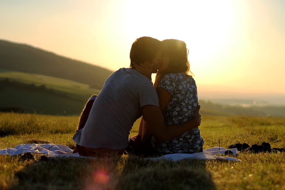 DONE! 9 Remarkable Signs You're Experiencing The Mature Kind Of Love