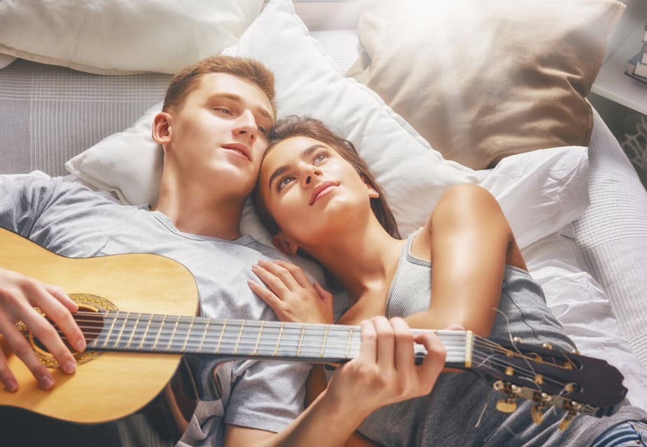 DONE! 9 Unusual Signs You're Compatible And Destined To Have A Successful Relationship