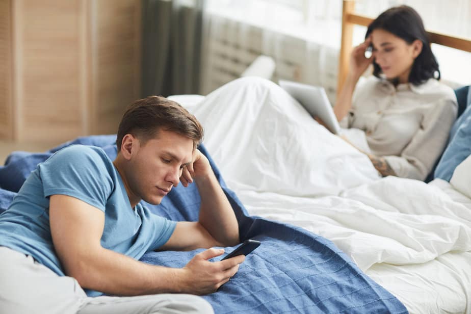 How To Catch A Cheating Husband On WhatsApp 10 Mistakes He'll Make