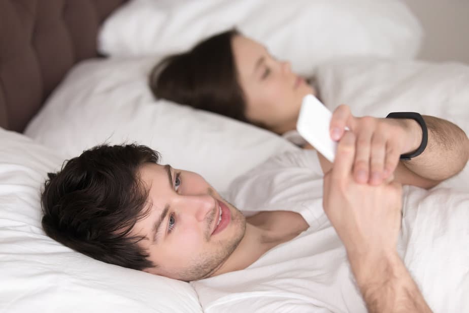 DONE! Micro-Cheating 8 Small Signs He's About To Be Unfaithful