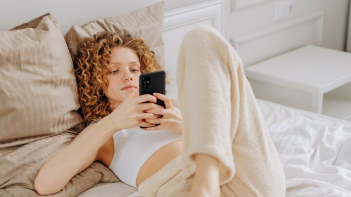 How To Find Out If Someone Is On Tinder: 13 Tips To Prove His Infidelity