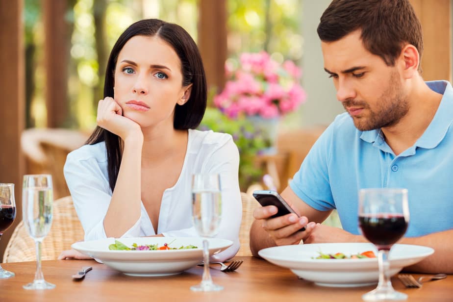 DONE! 11 Women Describe The Moment They Realized Their Boyfriend Was Blatantly Stupid