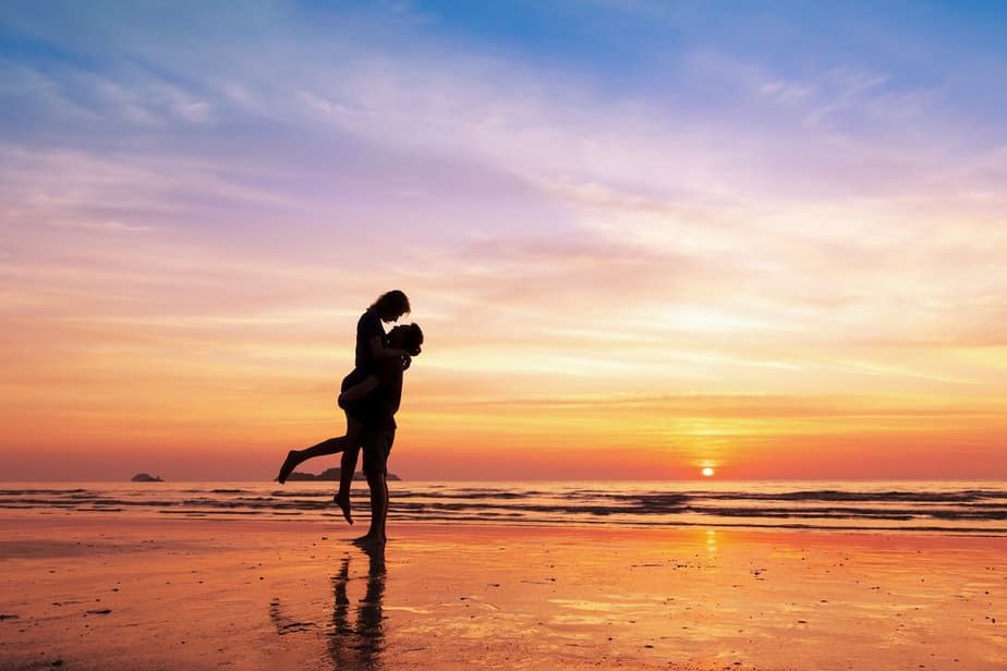 30+ Beach Date Ideas And Tips For The Perfect Rendezvous 