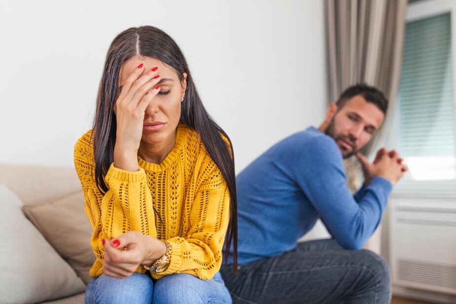 8 Heartbreaking Signs You're In A Negative Relationship