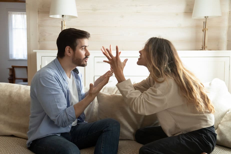 10 Body Language Signs He Is Jealous Because He Likes You