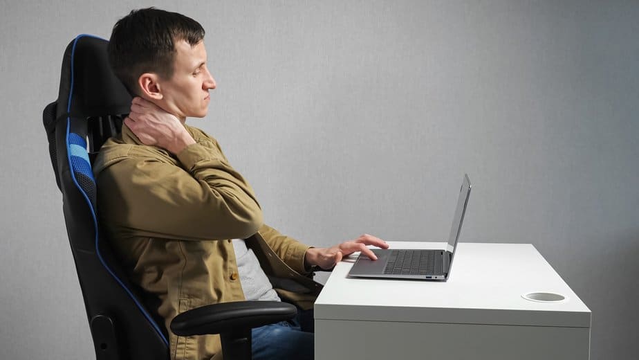 Uncomfortable Body Language 9 Signs Someone Feels Uneasy 4