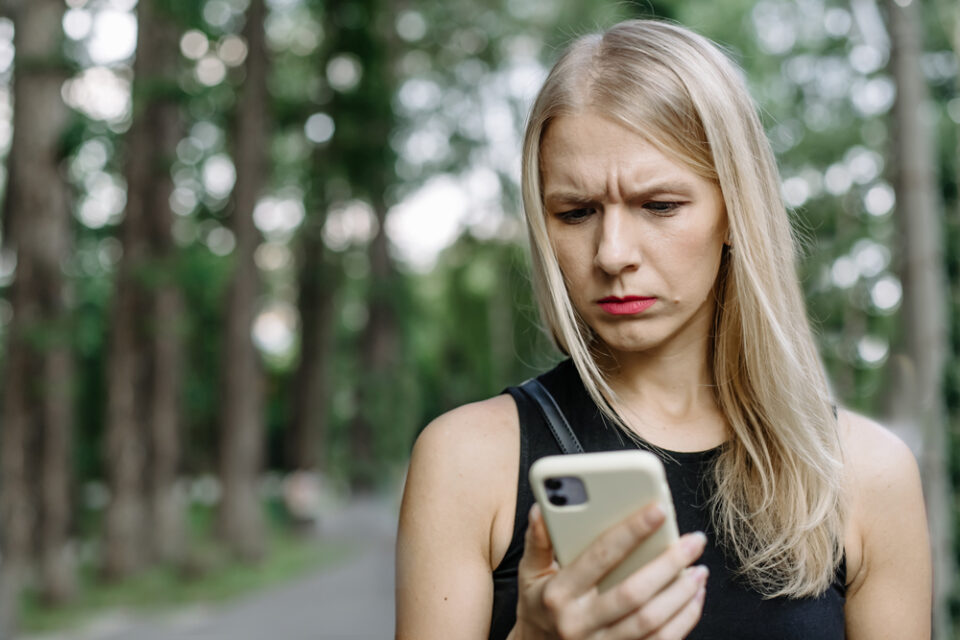 What Does The Body Language Of Squinting Your Eyes Mean?