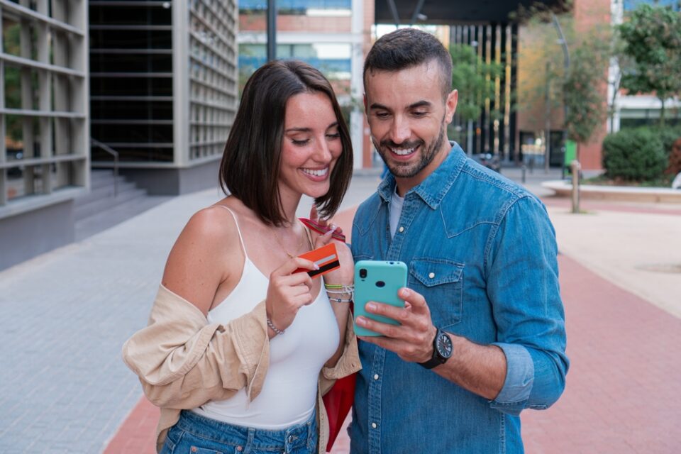 7 Signs A Man Is Using You For Money: Open Your Eyes