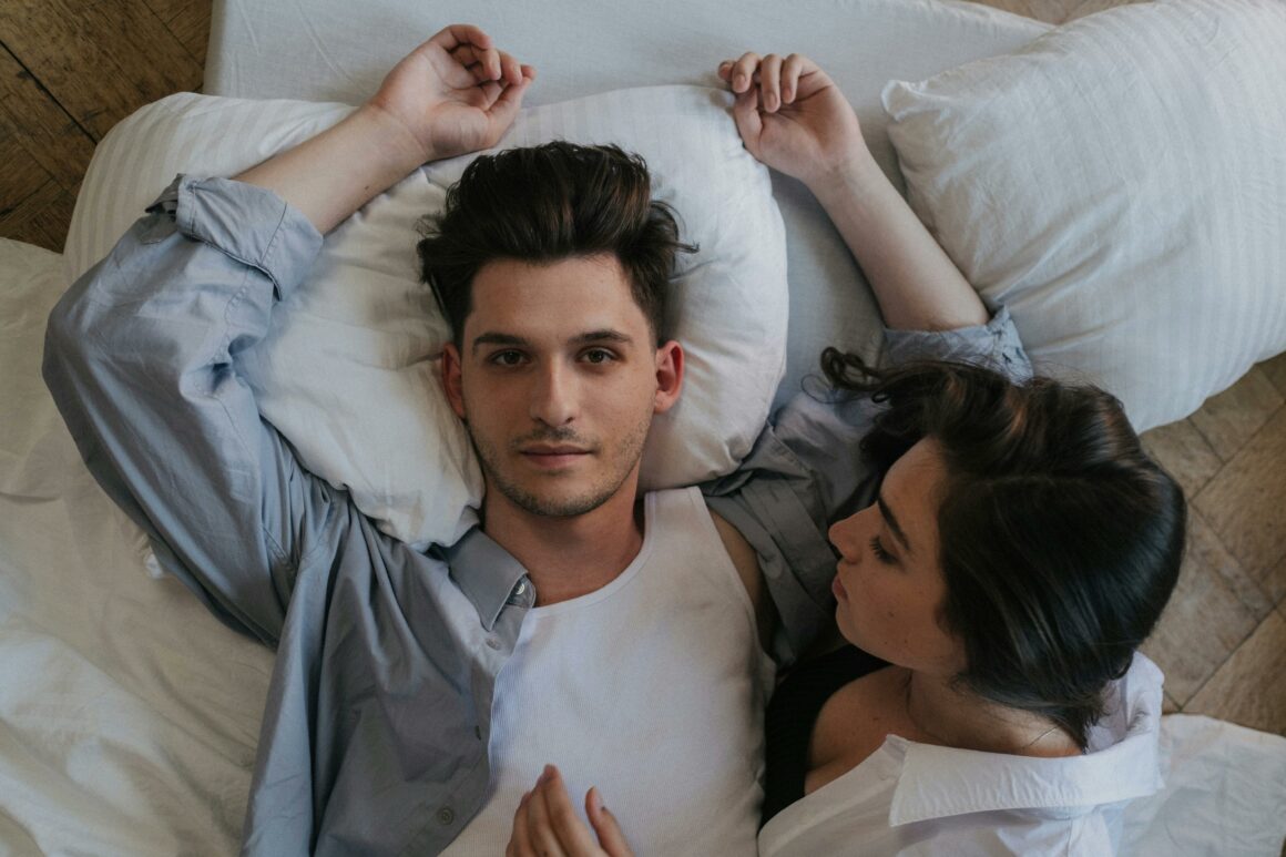 11 Painful Signs He's Not In Love - You're Just Convenient