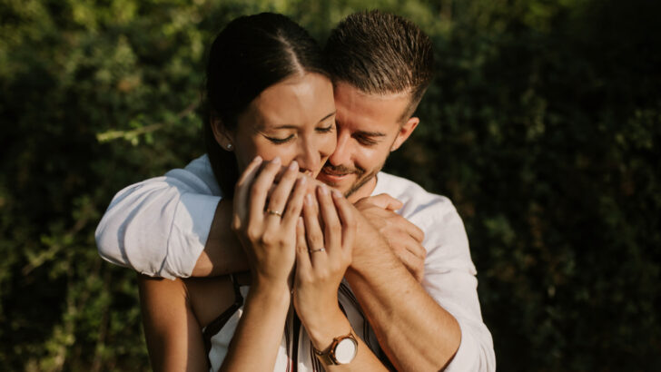 5 Key Differences Between A Protective Boyfriend And A Controlling One