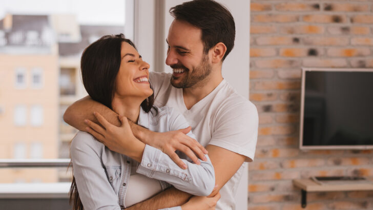 10 motivi per cui gli abbracci sono così importanti in un matrimonio.