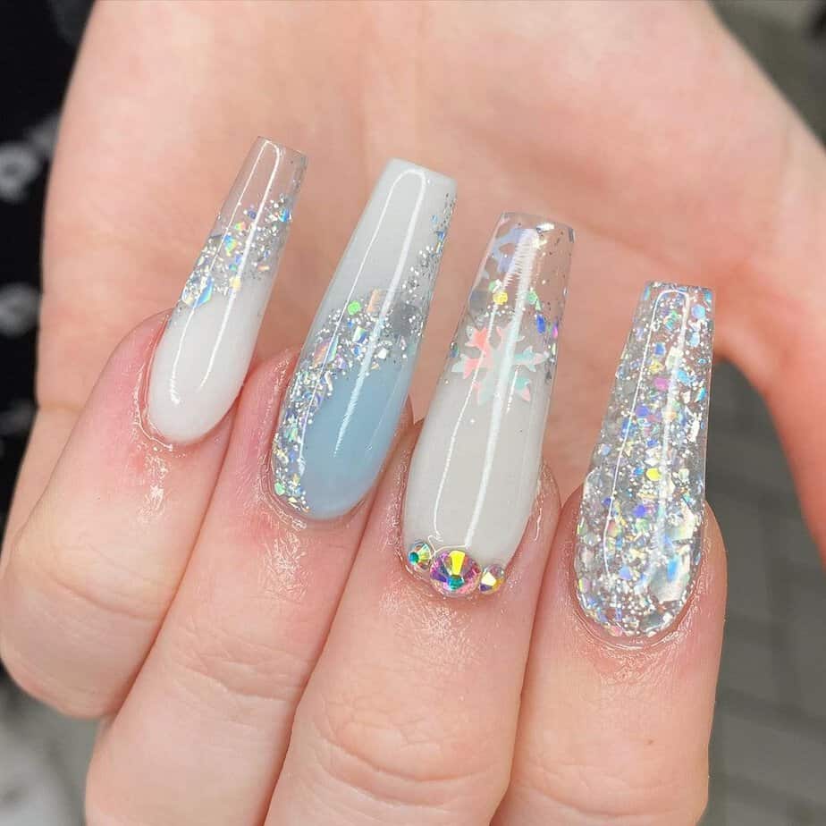 10. Snowflake glitter nails