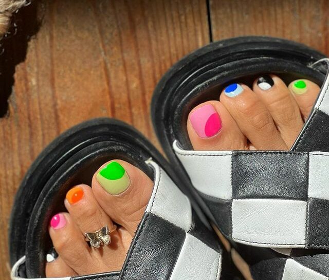 22 Fun Summer Toe Nail Designs to Rock On the Beach