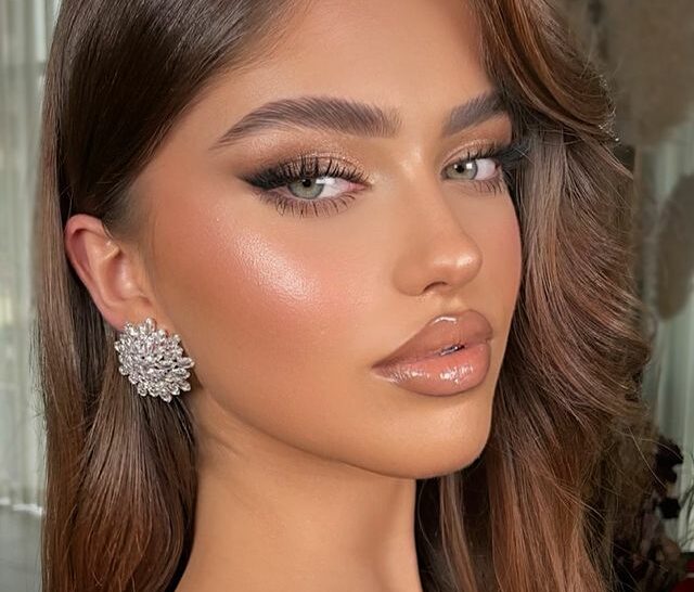 22 Dazzling Gold Eyeshadow Looks You&rsquo;ll Want to Try