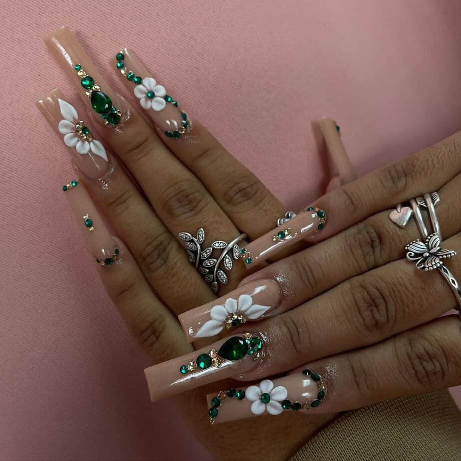 20 Alluring Emerald Green Nails To Elevate Your Winter Look