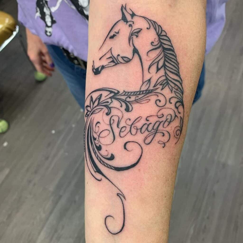 17. Tatuaggio elegante con cavallo