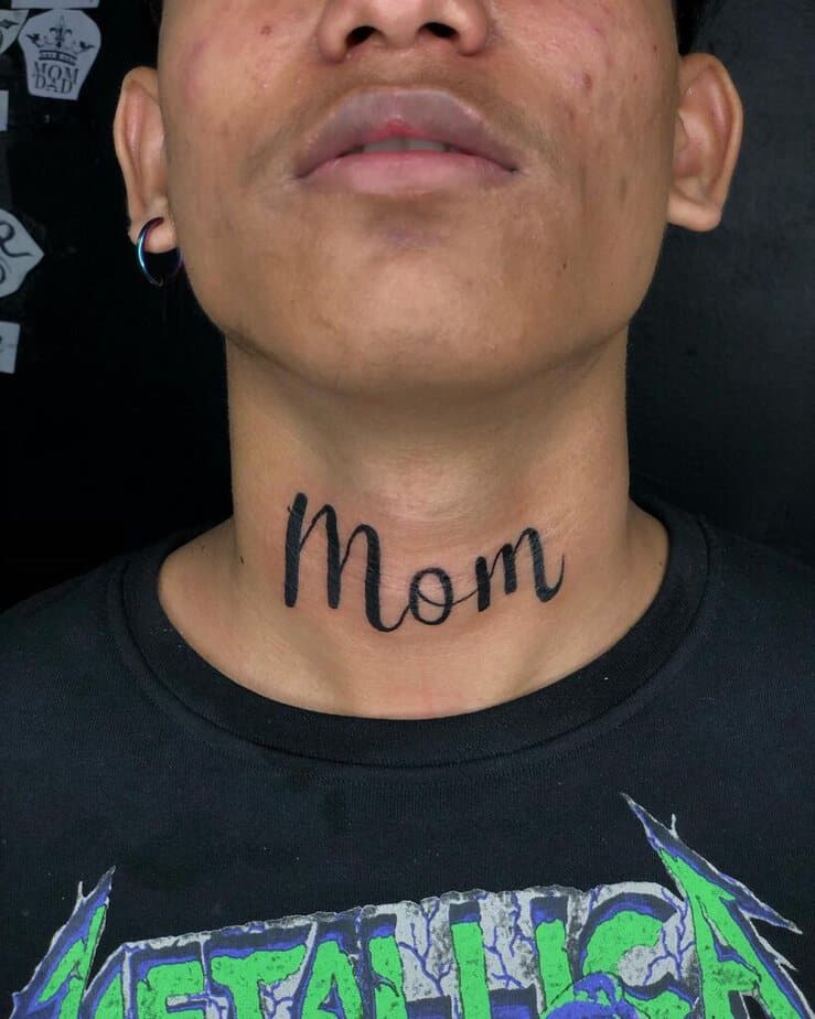 20. Tatuaggio mamma in grassetto
