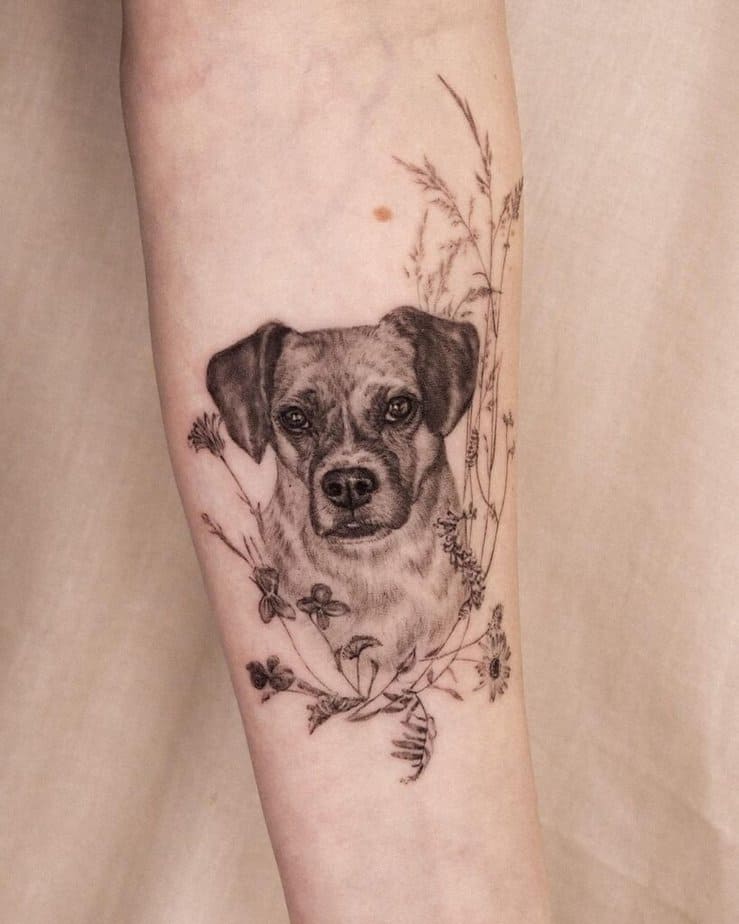 8. Tatuaggio realistico di un cane