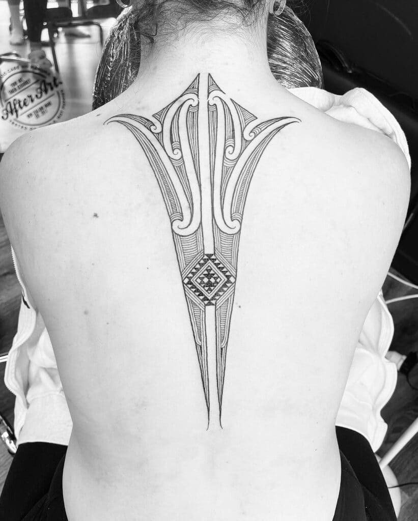 Tatuaggio in stile Maori