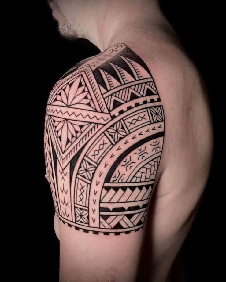Tatuaggio in stile samoano