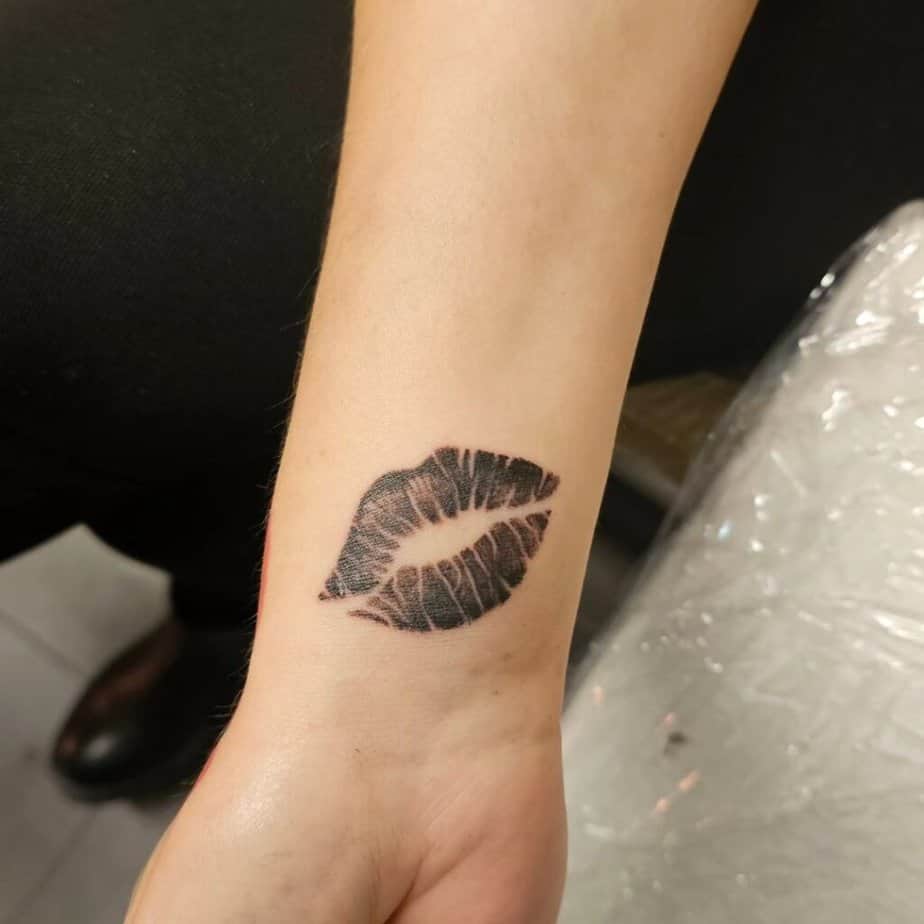 20 Flawless Lips Tattoo Ideas That Will Make You Pucker Up