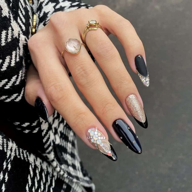 20 Incredible Ideas For Black Nails For The Modern Woman