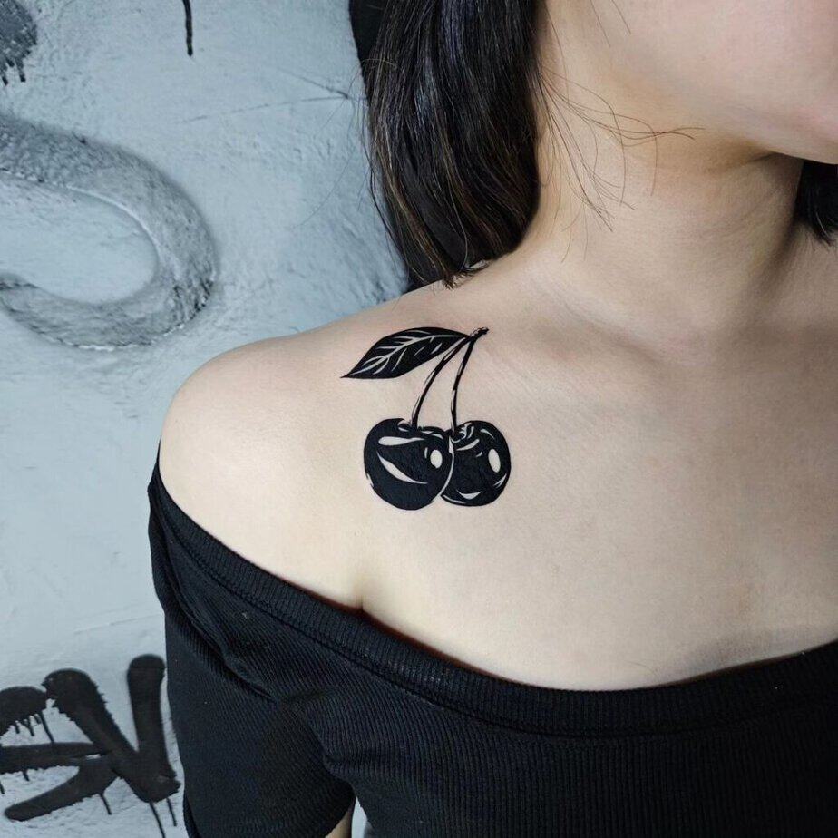 10. Tatuaggio a forma di ciliegia