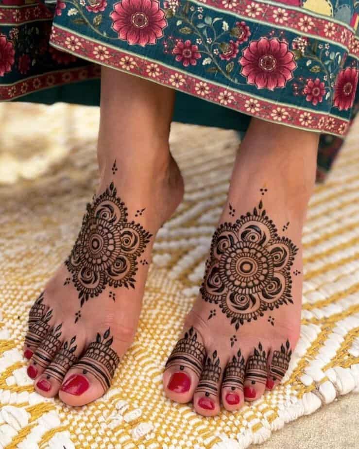 10. A henna tattoo on the feet 