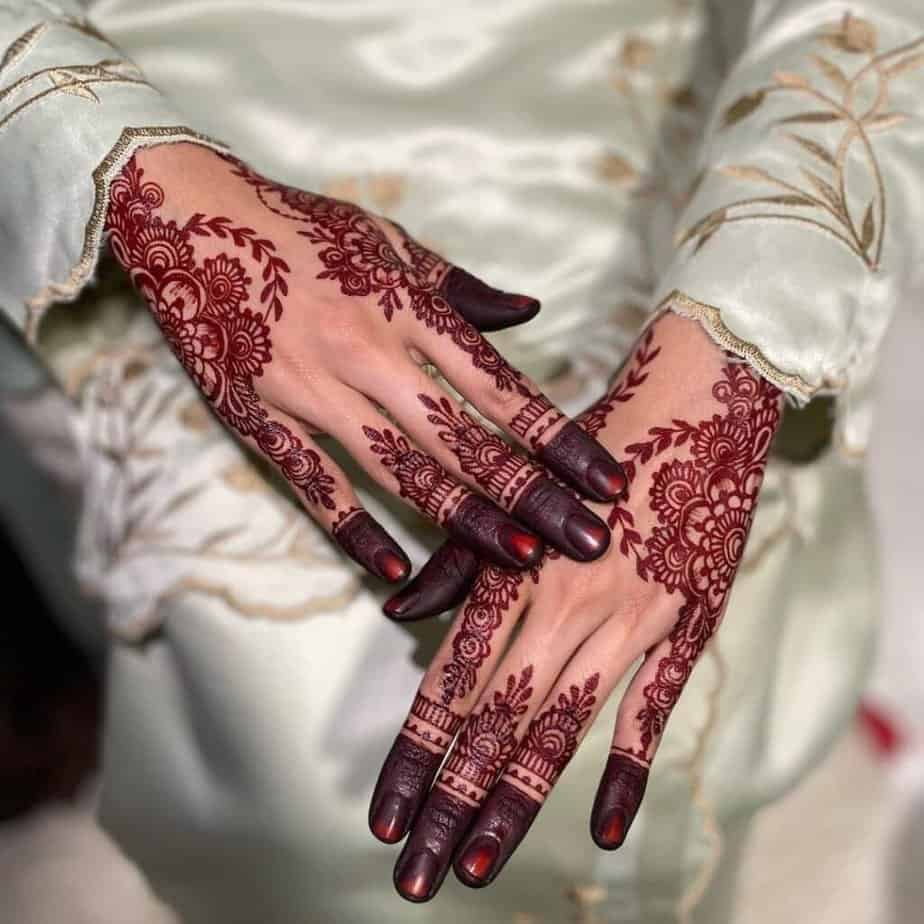 15. Un tatuaggio all'henné rosso intenso 
