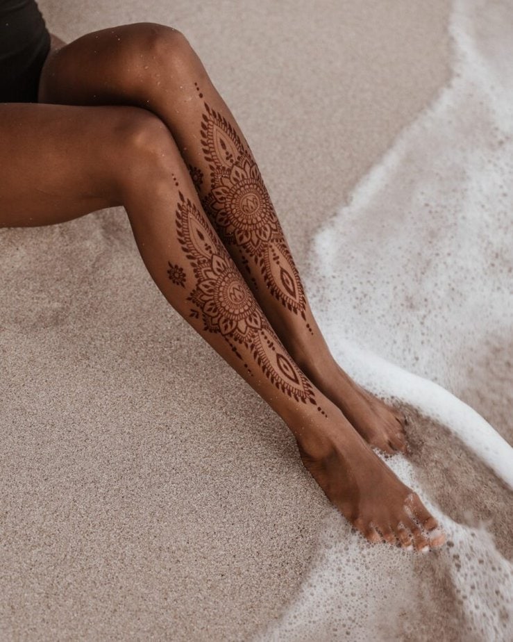 18. A henna tattoo on the legs 