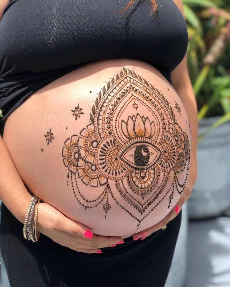 9. A baby bump henna tattoo 