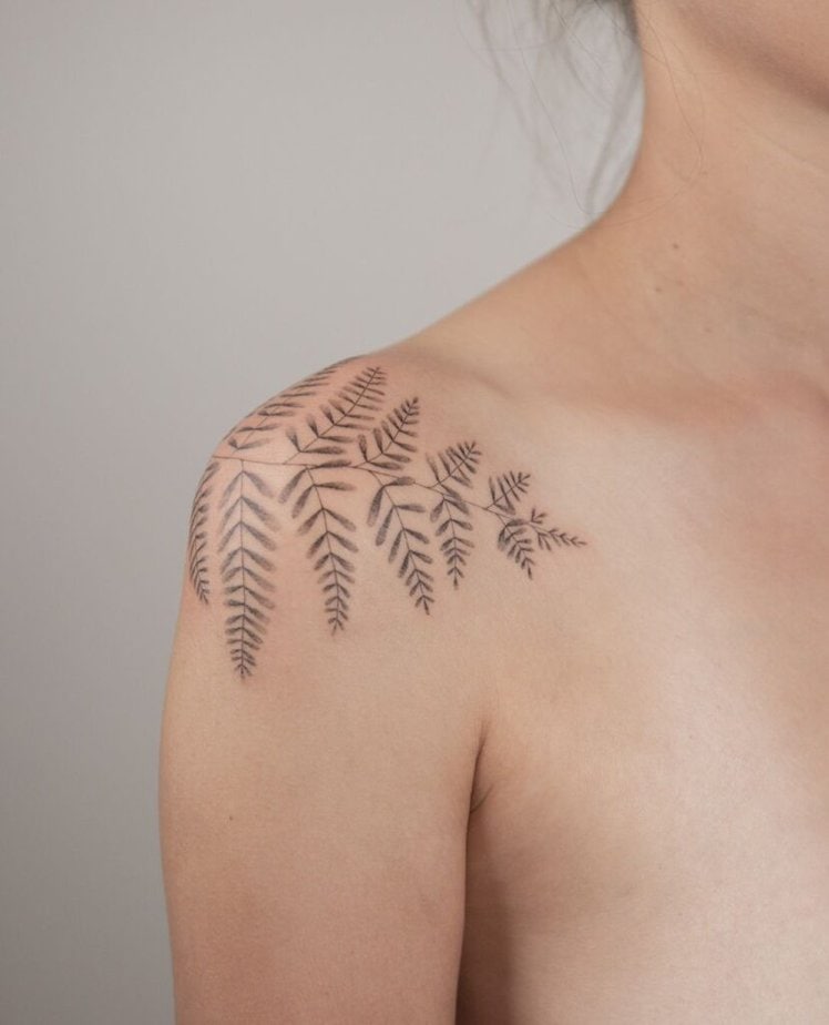 14. A fern tattoo on the shoulder 