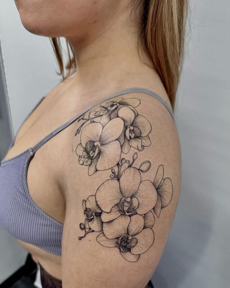 12. Un tatuaggio a forma di orchidea