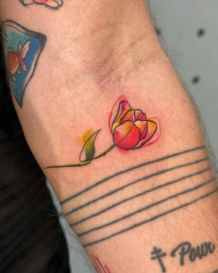8. Un tatuaggio a tulipano