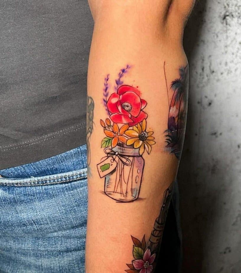 9. Un tatuaggio con composizione floreale