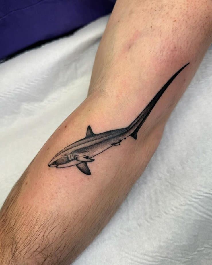 15. Un tatuaggio di squalo volpe 