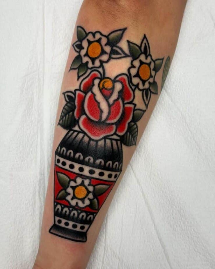 2. Tatuaggio con vaso