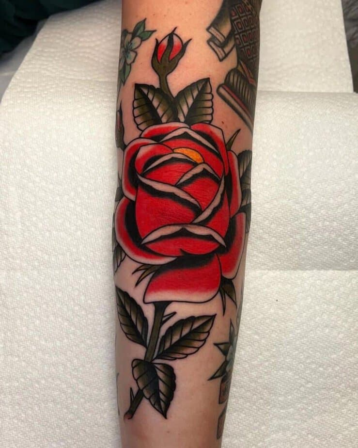 3. Tatuaggio tradizionale con la rosa