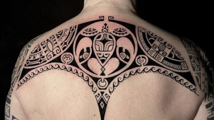 20 idee di tatuaggi polinesiani d'élite che celebrano l'arte antica.