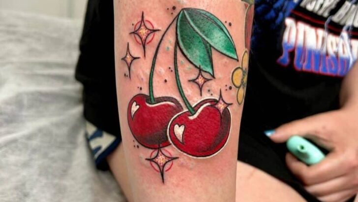 20 interessanti idee di tatuaggio di ciliegie per un'espressione fruttuosa.